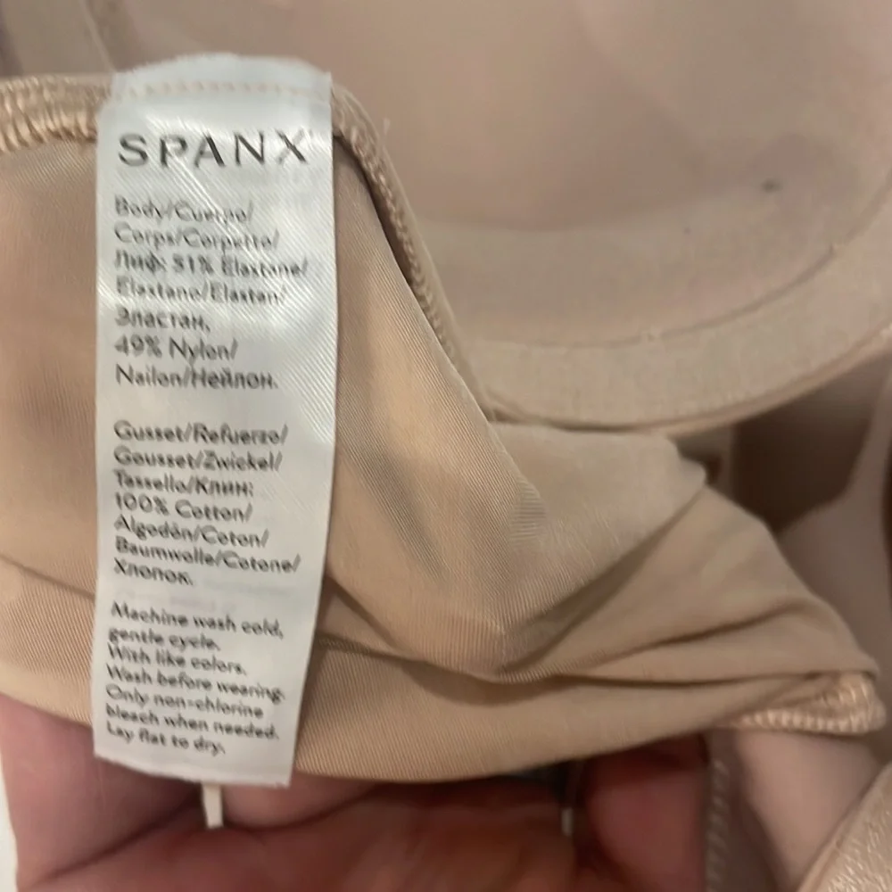 NWOT SPANX Suit Your Fancy Strapless Cupped Panty
Bodysuit L_10